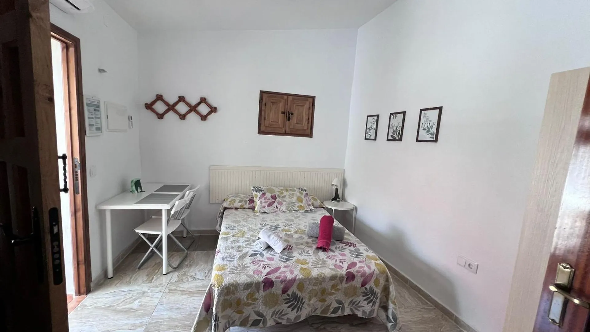 Apartamentos La Campana 5 contacts